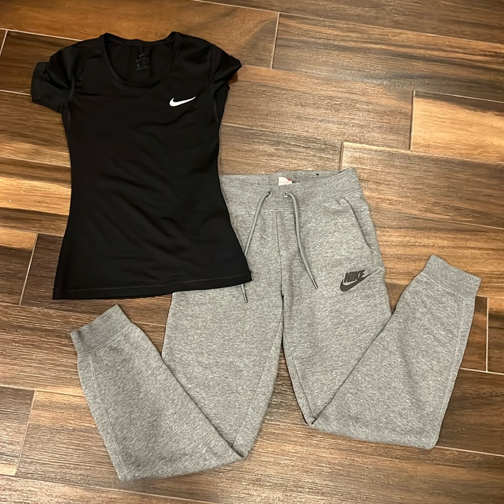 Bundle of women’s Nike apparel